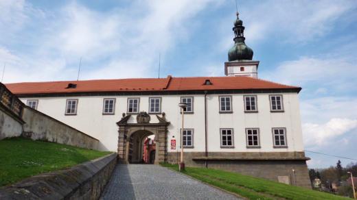 Při kompletní rekonstrukci by podle památkářů bylo nutné do zákupského zámku investovat stovky milionů korun.