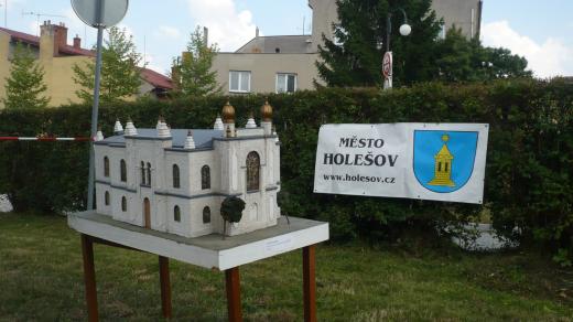 Model Nové synagogy v holešovském parčíku na náměstí Svobody, kde původně Nová synagoga stála
