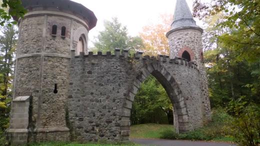Arturův hrad nechali u Sychrova vystavět Rohanové někdy kolem poloviny 19. století, přesný rok vzniku není znám
