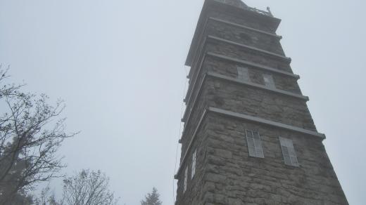 Vrchol rozhledny je přesně v 1000 metrech nad mořem