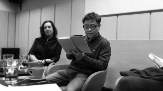 Čínský spisovatel Jü Chua na autorském čtení v Moravské zemské knihovně