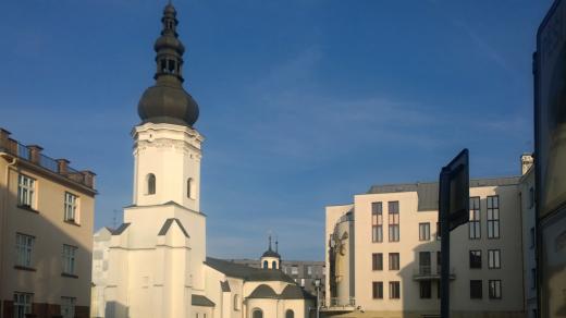 Kostel sv. Václava a budova biskupství v centru Ostravy