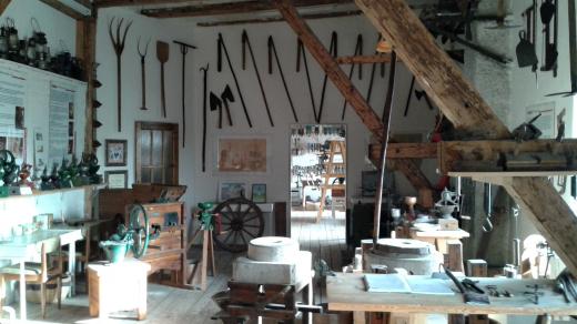 Muzeum Mlejn sídlí v Ostravě-Přívoze, v budově jednoho z bývalých mlýnů, najdete tam mimo jiné sbírku starých železných mlýnků a šrotovníků.