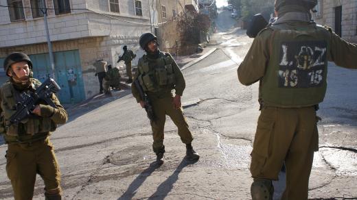 Izraelští vojáci v Hebronu