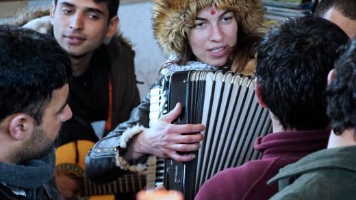 The Calais Sessions – z nahrávání ve francouzském uprchlickém táboře