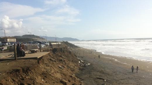Eroze na Ocean Beach v San Francisku