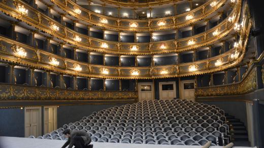 Do hlediště Stavovského divadla se vejde asi 650 diváků