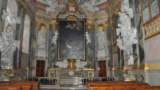 Barokní zámecká kaple nabízí pohled na překrásný interiér