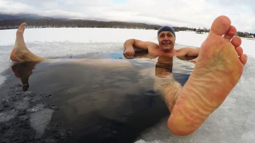 Petr Kapoun si zimní potápění vysloveně užívá
