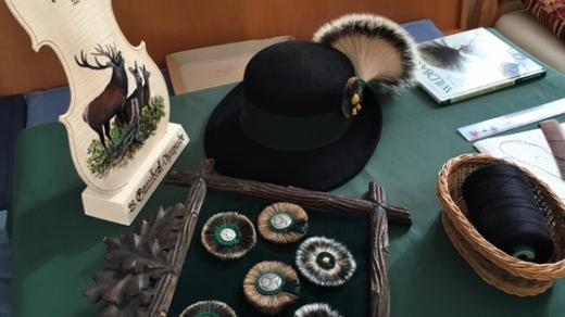 Štětky ze zvířecí srsti jsou v Rakousku především tradiční ozdobou klobouků