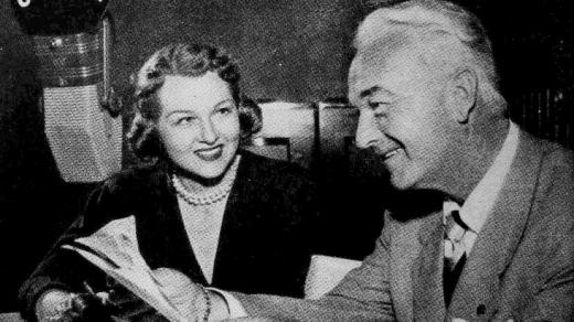 Jo Staffordová s hostem Williamem Boydem ve vysílání Hlasu Ameriky (březen 1951)