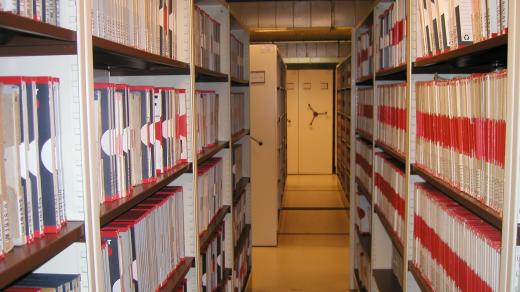 Pohled do podzemního depozitáře Archivu ČRo