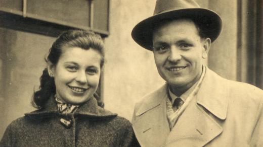 20. března 1958, Jiří Blatný, bezprostředně po propuštění z vězení, navštívil svou snoubenku v Praze a nechali se společně vyfotografovat