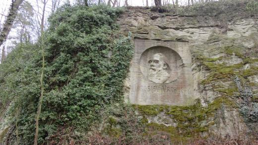 Reliéf Jaroslava Vrchlického