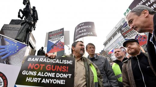 Manifestace občanů proti omezení legálních držitelů zbraní