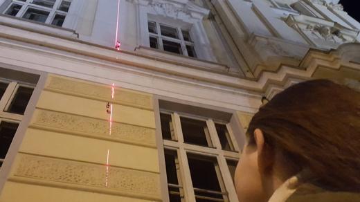 Mendelovo gymnázium v Opavě přetíná laserová čára v místě, kde kdysi stával zámek