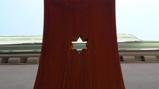 Obnovený památník v Zeyerově ulici