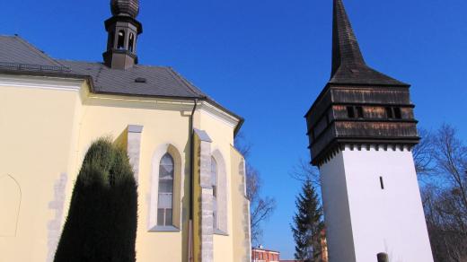 Zvonici postavili kdysi ze záhadných důvodů mimo kostel