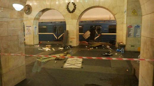 Petrohradským metrem v pondělí odpoledne otřásk výbuch, který způsobilo podomácku vyrobené zařízení naplněné střepinami.