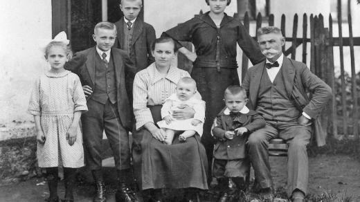 Josef Vlček s rodiči a sourozenci