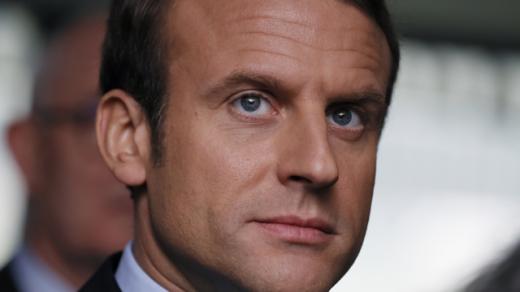 Emmanuel Macron je se svým hnutím En marche! (Na pochodu!) favoritem