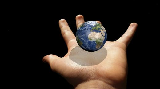 Země, jak je asi stará?