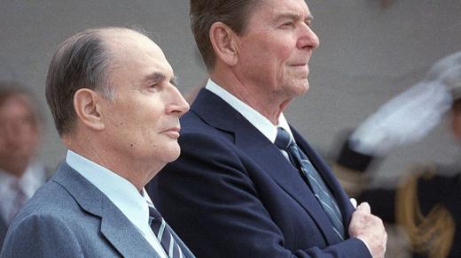 François Mitterrand na snímku z roku 1984 s Ronaldem Reaganem