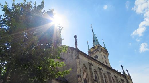 Kostel sv. Jakuba v Poličce. V jeho věži se v prosinci 1890 narodil skladatel Bohuslav Martinů