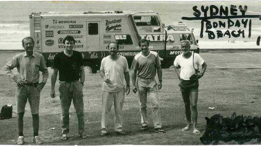 Tatra 815 GTC – výprava na fotce z roku 1988 v Sydney na Bonday Beach