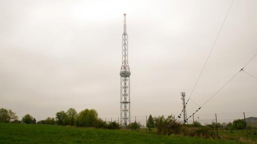 Vrcholu kopce Předina dnes dominuje středovlnný vysílač vysoký 155 metrů