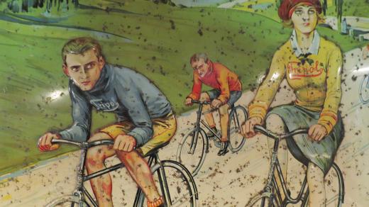 Expozici kol doplňuje velké množství historických reklam na bicykly