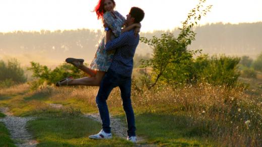 Pár, láska, dvojice, objetí