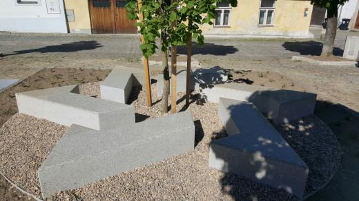 Památník na Zákosteleckém náměstí v Jindřichově Hradci, který připomíná zdejší židovské obyvatele