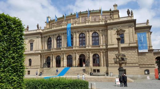 Rudolfinum bylo slavnostně otevřeno v roce 1885
