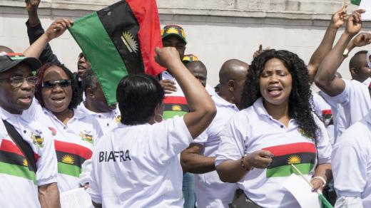 Za nezávislost Biafry se čas od času demonstruje i například v Londýně. Na snímku protest z roku 2015