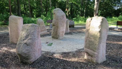 Úvalský Stonehenge vznikl před dvěma lety