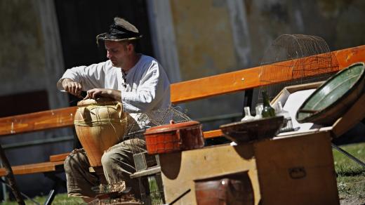 Dráteník Aleš Kulhánek při práci