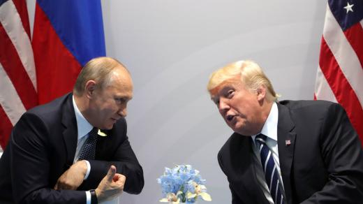 Vladimir Putin a Donald Trump na summitu skupiny G20 v Hamburku