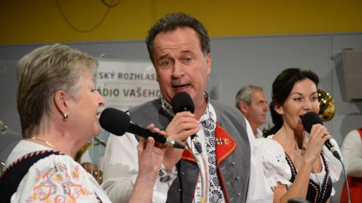 Zpěváci Moravanky (zleva Ivana Slabáková, Břetislav Osička a Daniela Magálová)