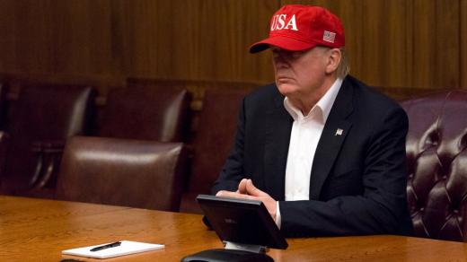 Americký prezident Donald Trump během telekonference k řešení následků hurikánu Harvey