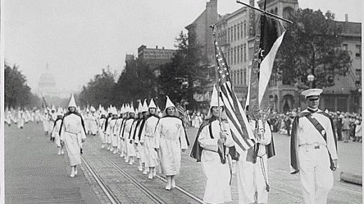 Členové Kukluxklanu ve Washingtonu roku 1928