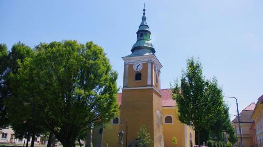 Zvonice navazuje na kostel sv. Máří Magdalény