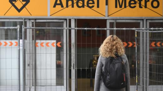 Metro na Andělu má kvůli opravě eskalátorů uzavřený vchod