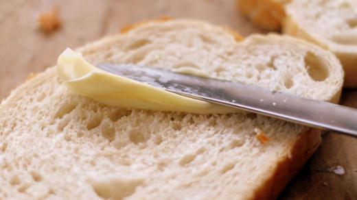 Namazat si chléb s máslem znamená sáhnout hlouběji do peněženky
