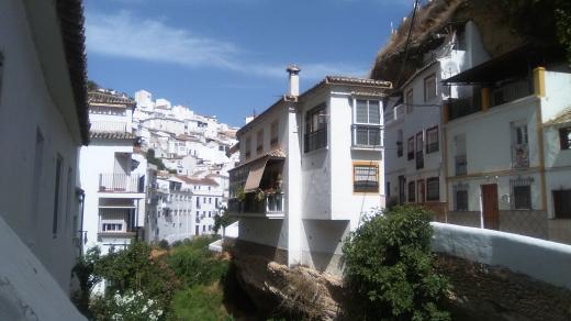 Setenil de las Bodegas patří mezi njekrásnější vesnice ve Španělsku