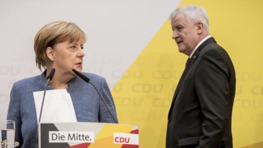 Angela Merkelová (CDU) a Horst Seehofer (CSU) dospěli ke kompromisu