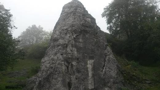 Váňův kámen je jedním ze zastavení Lašské naučné stezky