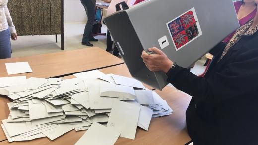 Sčítání hlasů ve volebním okrsku číslo 1 v Českých Budějovicích