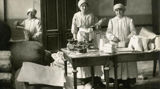 Prodej mouky ve vyšehradské prodejně, 1914–1915