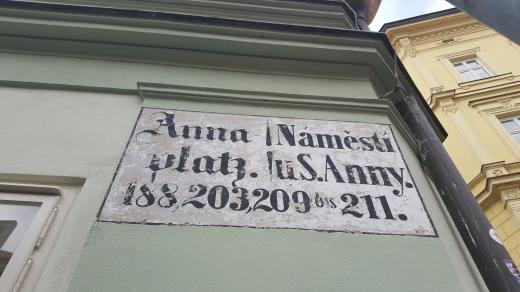 Původní značení na Anenském náměstí